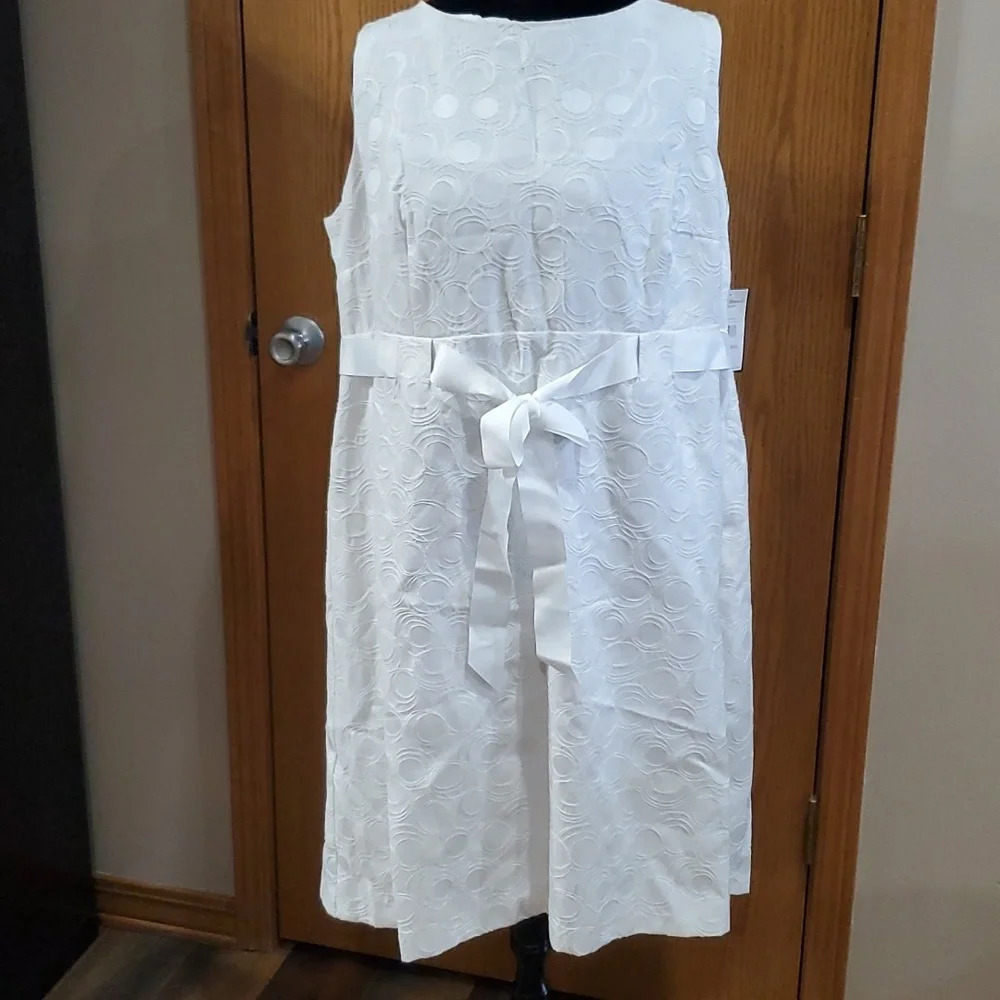 Jessica Howard woman white sleeveless circle pattern embroidered dress NWT